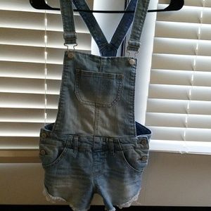 F21 SUPER CUTE JEAN OVERALLS